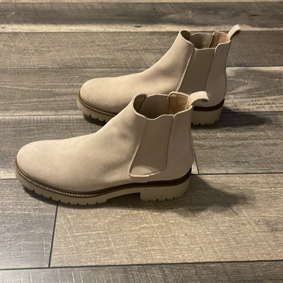 NWOB Enzo Angiolini Chelsea Boots - Picture 3 of 10